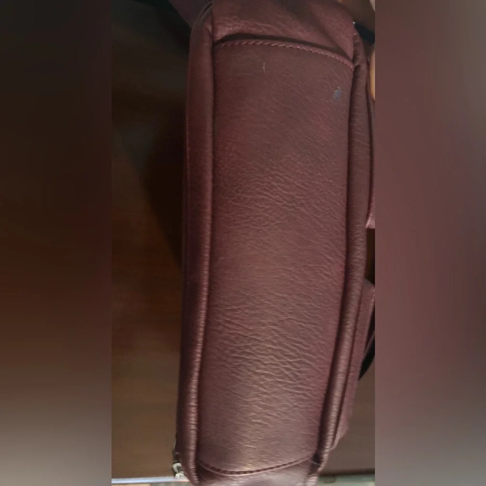 Elle Concealed Carry Hobo Bag Lockable‎ Adjustable Strap Faux Leather Burgundy